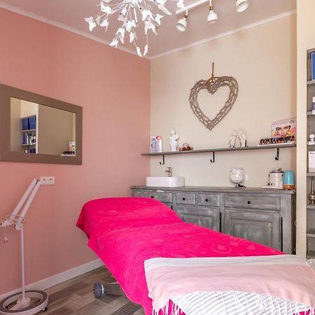 Le Comptoir Des Ecoliers Bed & Breakfast Gémozac Eksteriør bilde