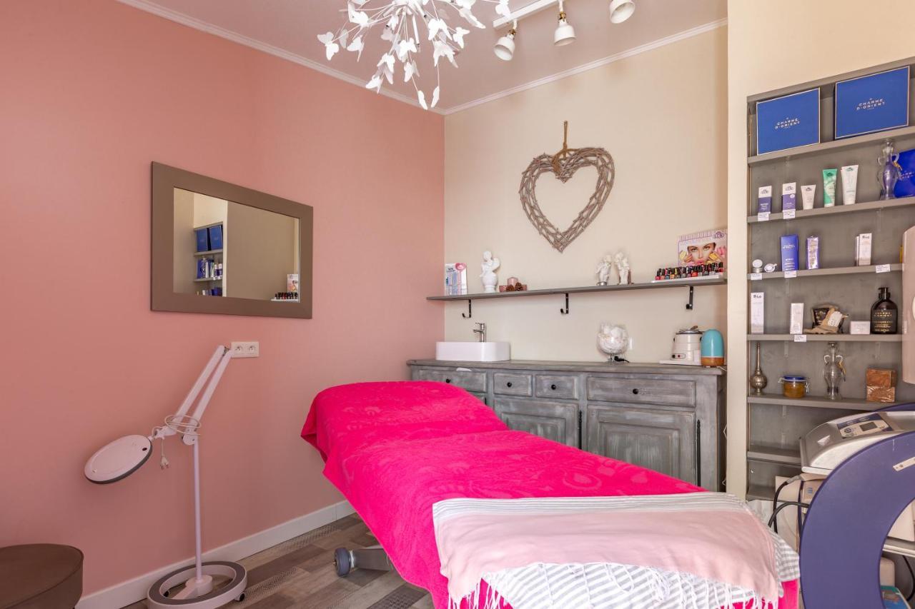 Le Comptoir Des Ecoliers Bed & Breakfast Gémozac Eksteriør bilde