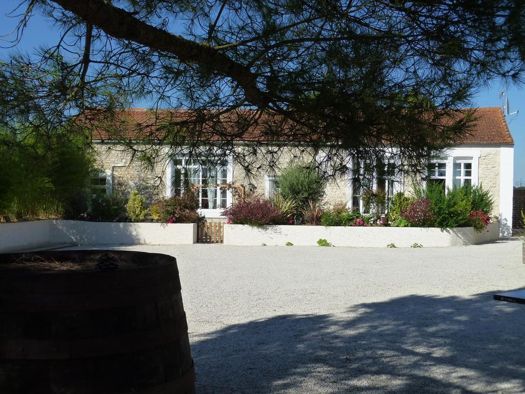 Le Comptoir Des Ecoliers Bed & Breakfast Gémozac Rom bilde