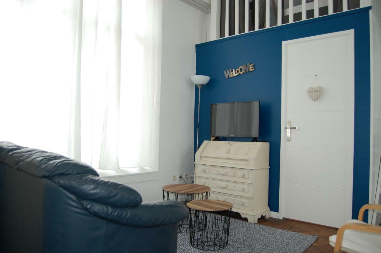 Le Comptoir Des Ecoliers Bed & Breakfast Gémozac Eksteriør bilde