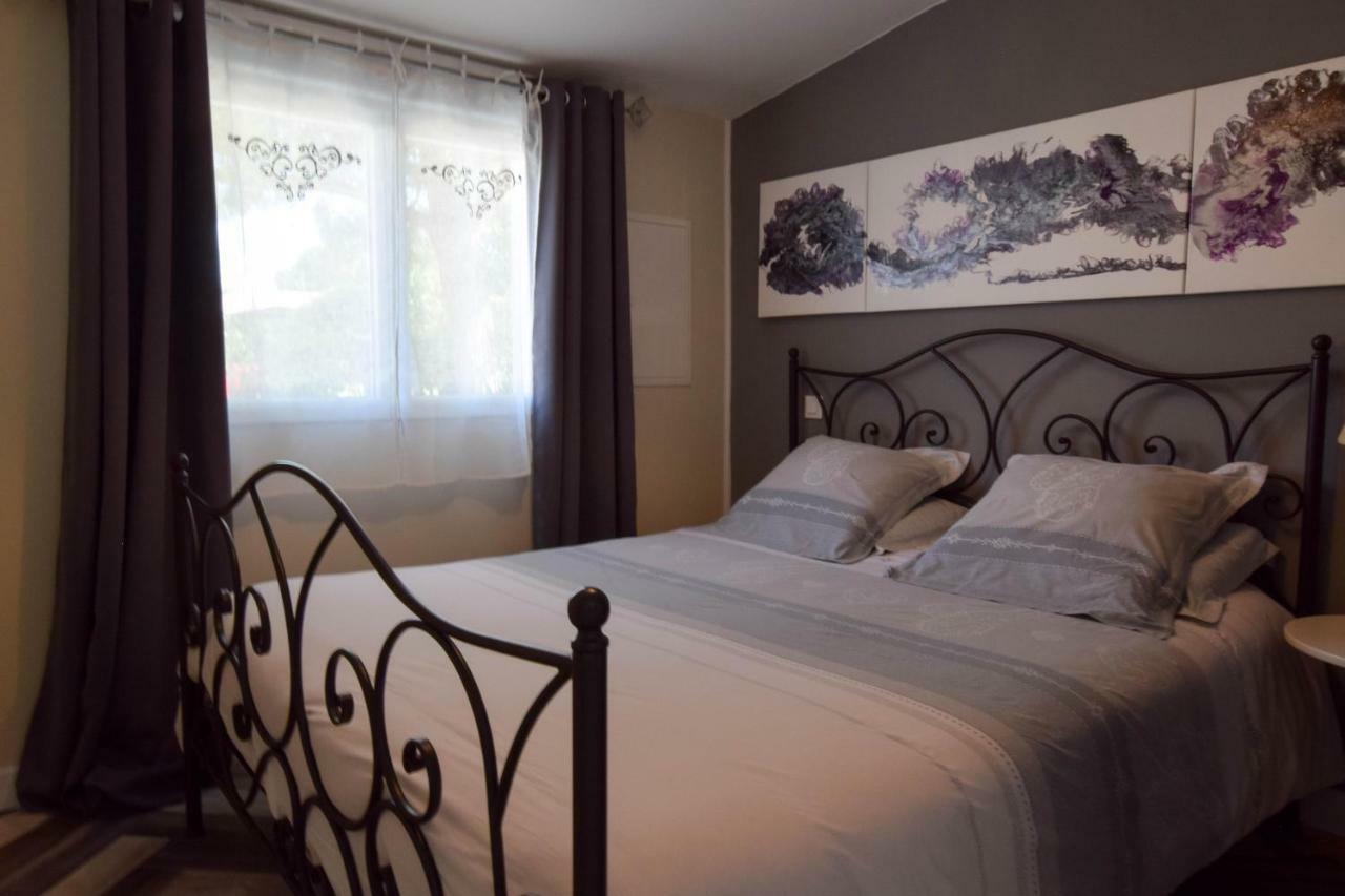Le Comptoir Des Ecoliers Bed & Breakfast Gémozac Eksteriør bilde