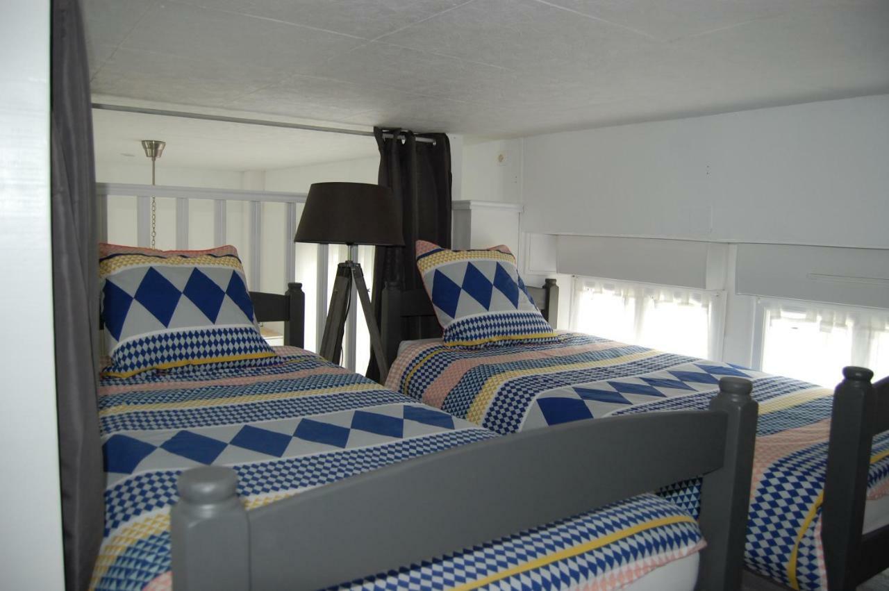 Le Comptoir Des Ecoliers Bed & Breakfast Gémozac Eksteriør bilde