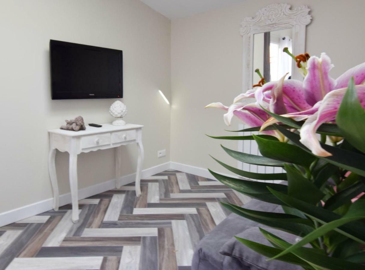 Le Comptoir Des Ecoliers Bed & Breakfast Gémozac Eksteriør bilde