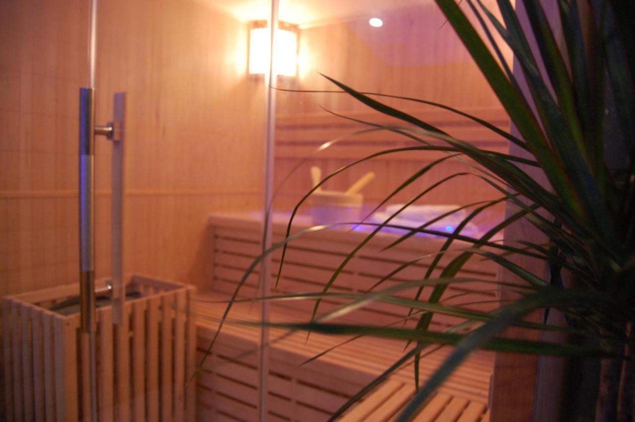 Le Comptoir Des Ecoliers Bed & Breakfast Gémozac Eksteriør bilde