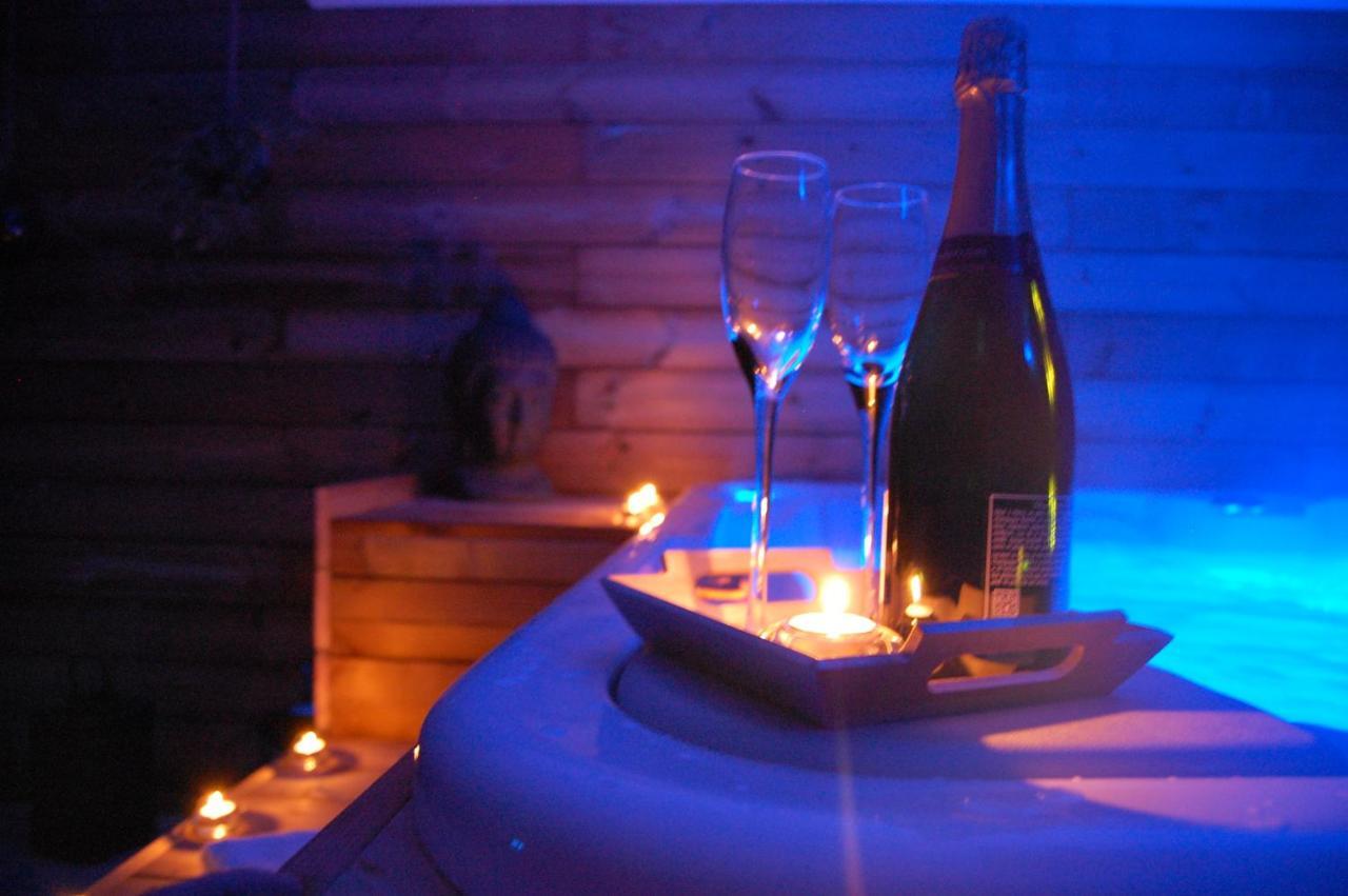 Le Comptoir Des Ecoliers Bed & Breakfast Gémozac Eksteriør bilde