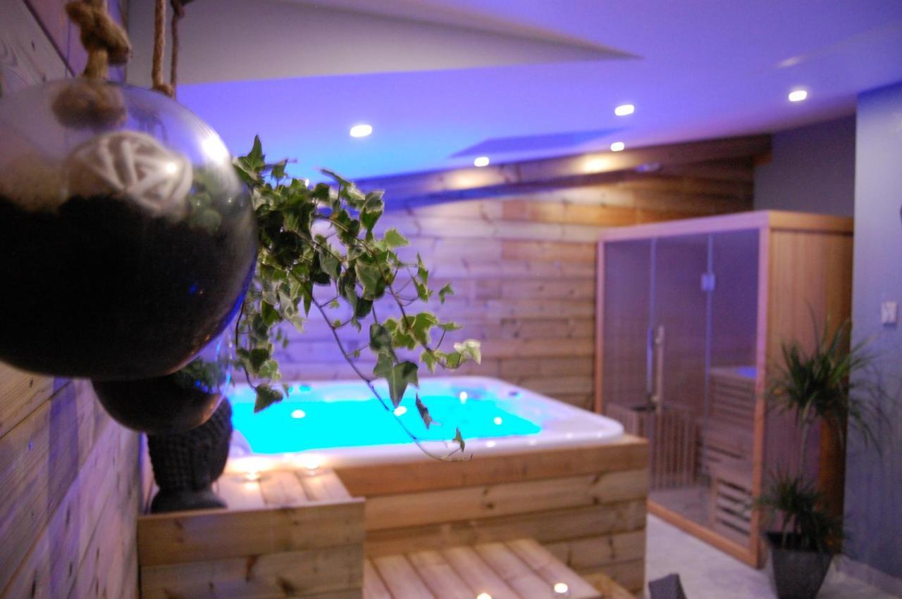 Le Comptoir Des Ecoliers Bed & Breakfast Gémozac Eksteriør bilde