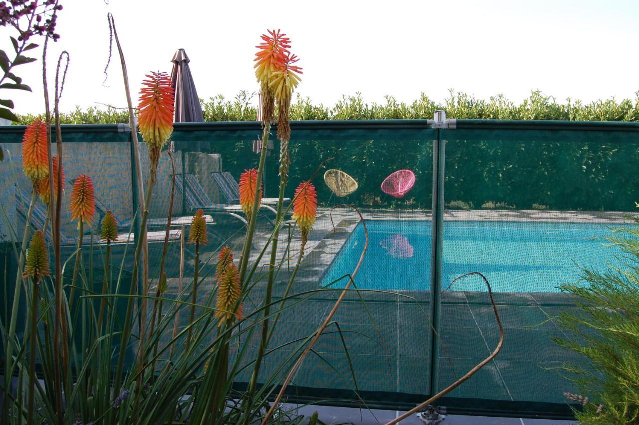 Le Comptoir Des Ecoliers Bed & Breakfast Gémozac Eksteriør bilde