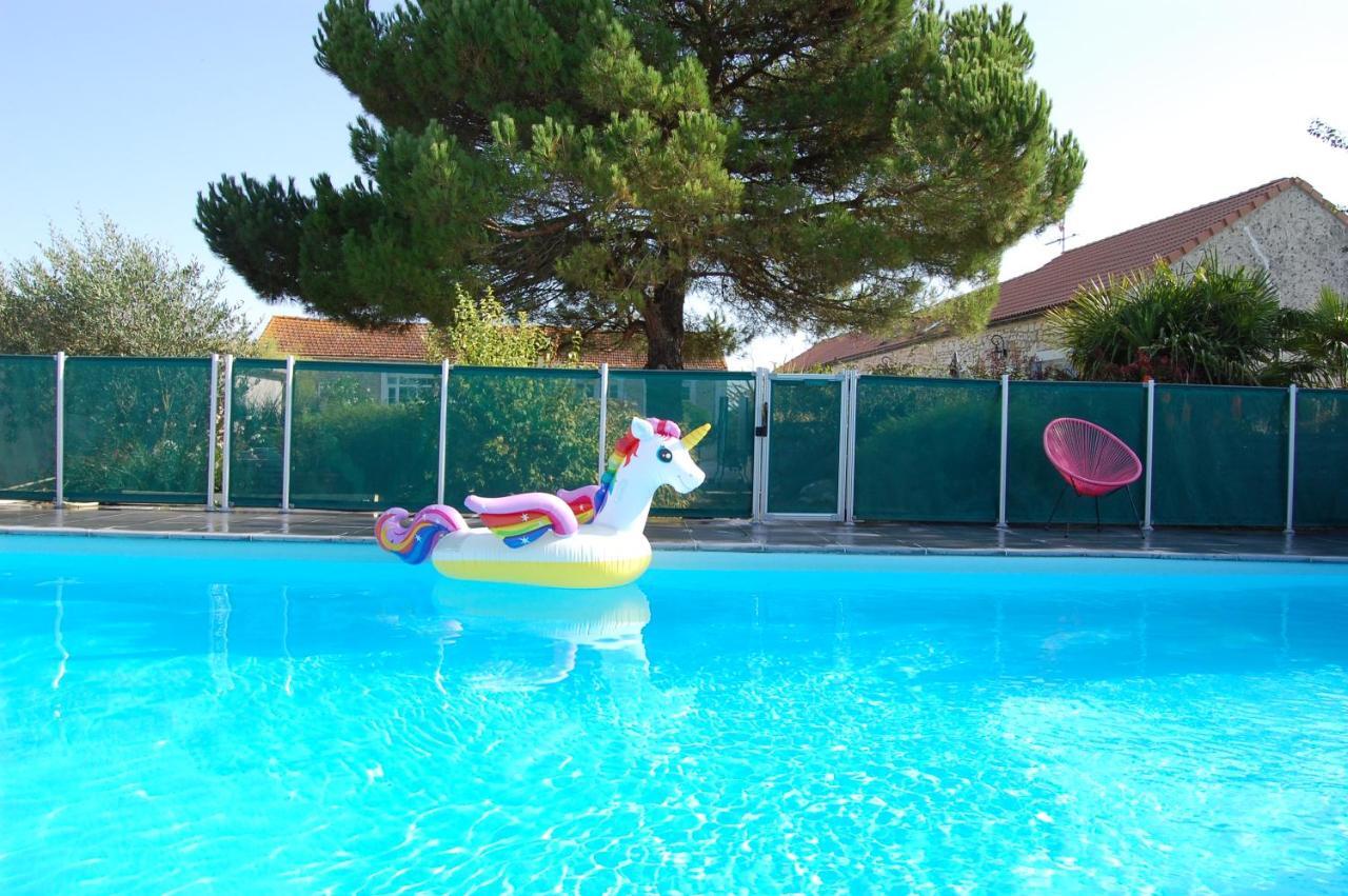Le Comptoir Des Ecoliers Bed & Breakfast Gémozac Eksteriør bilde