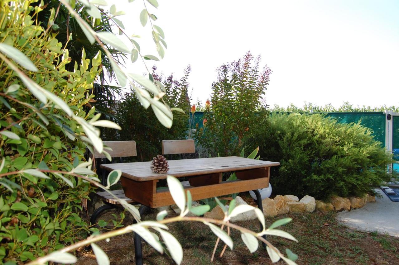 Le Comptoir Des Ecoliers Bed & Breakfast Gémozac Eksteriør bilde