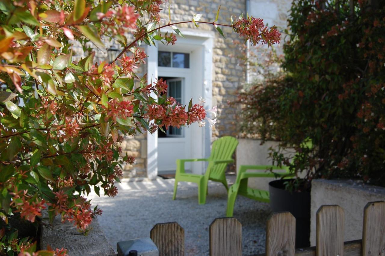 Le Comptoir Des Ecoliers Bed & Breakfast Gémozac Eksteriør bilde
