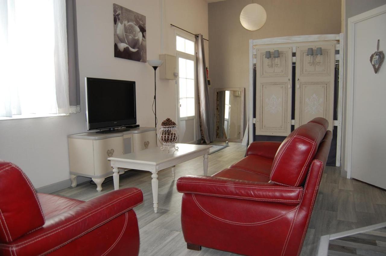 Le Comptoir Des Ecoliers Bed & Breakfast Gémozac Eksteriør bilde